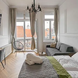 Pedestrian Apartment, The Location Apartment Budapest